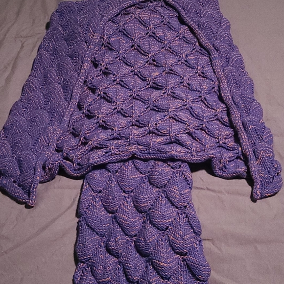 Mermaid Tail Blanket - Picture 2 of 3